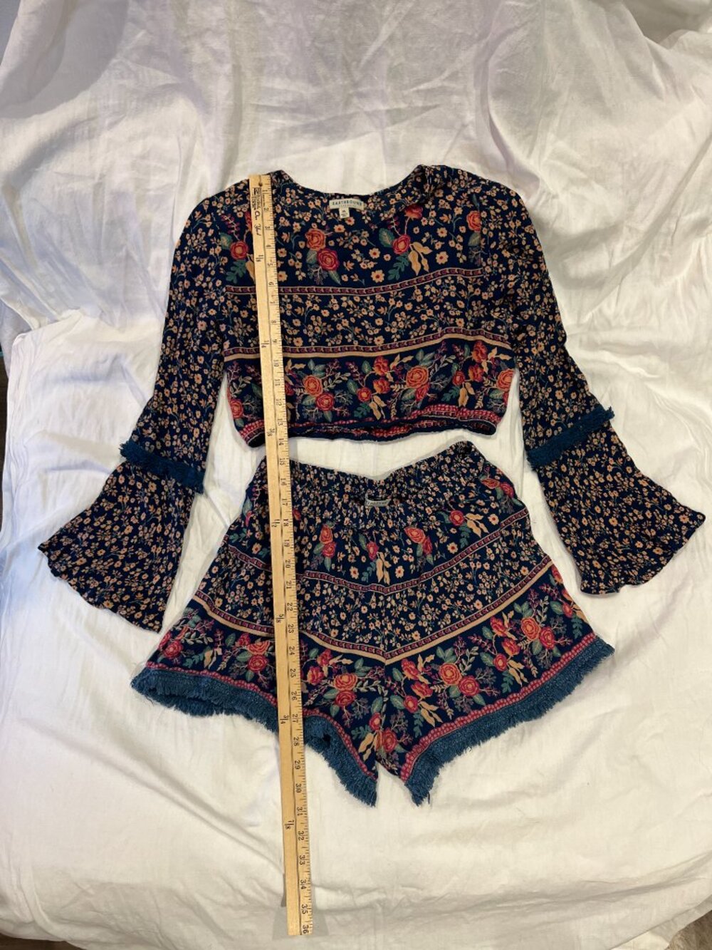 Earthbound Floral Boho Crop Top Shorts Set Bell Sleeve Fringe Resort Wear M - Picture 3 of 15